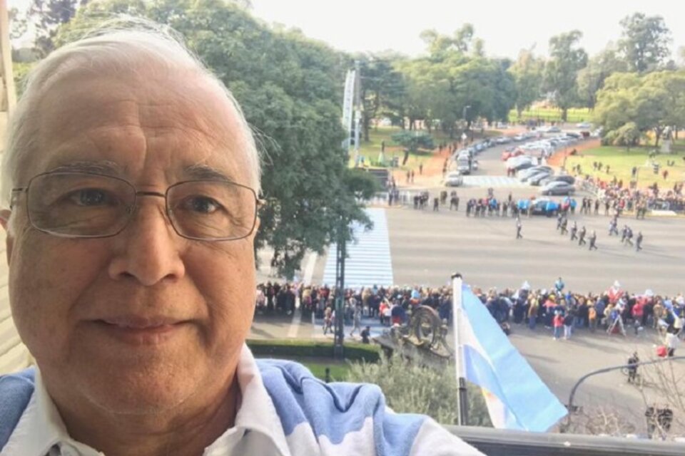 El embajador de Trump y su selfie del Día de la Independencia en la Argentina.  (Fuente: Twitter Edward Prado)