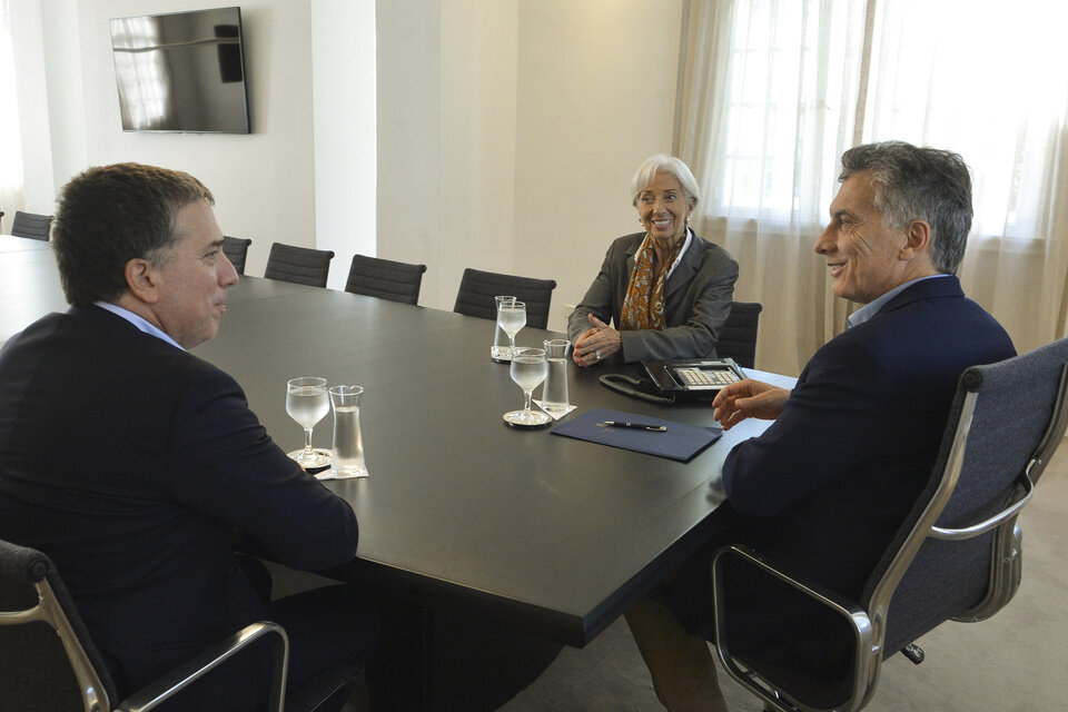 El presidente Mauricio Macri, el ministro de Hacienda, Nicolás Dujovne, y la directora del FMI, Christine Lagarde.