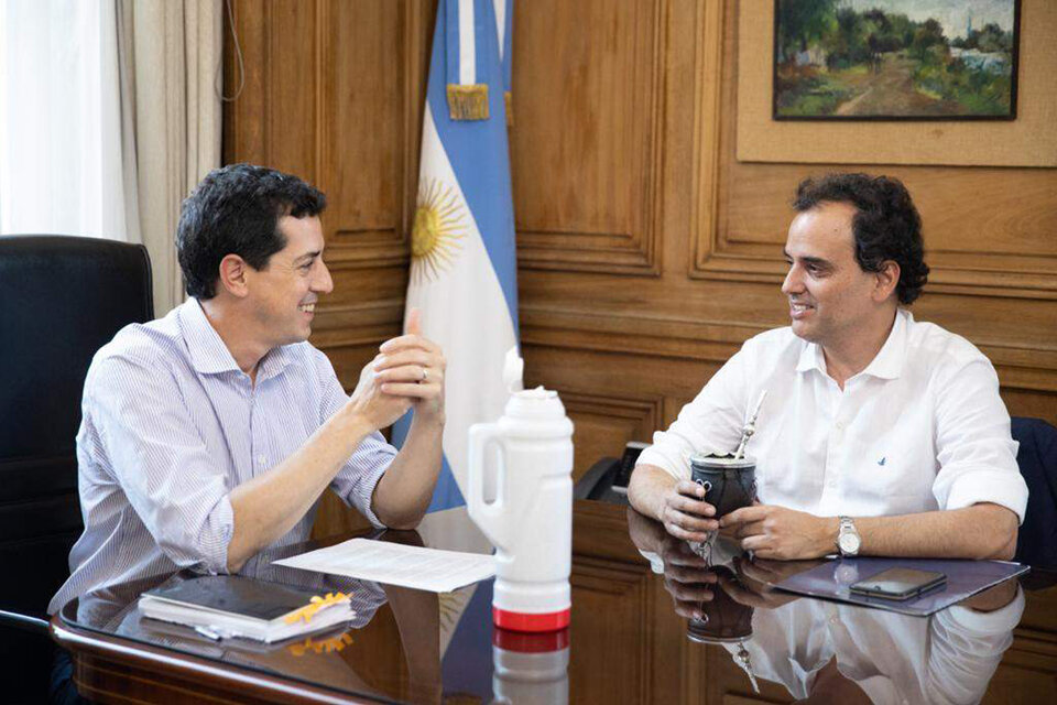 El ministro de Interior, Eduardo "Wado" de Pedro junto al intendente de Río Cuarto, Juan Manuel Llamosas