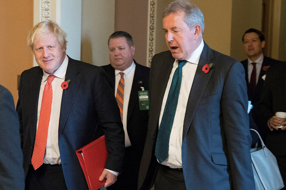 Kim Darroch, ahora exembajador británico en Estados Unidos, junto a Boris Johnson.