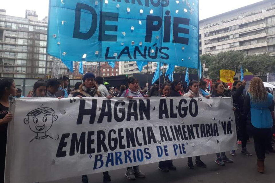 Los manifestantes llegaron poco antes del mediodía al lugar de la protesta, en Puerto Madero.