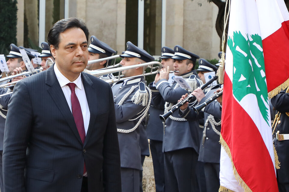 Diab ingresa al palacio presidencia de Baabda, al este de Beirut. (Fuente: AFP)