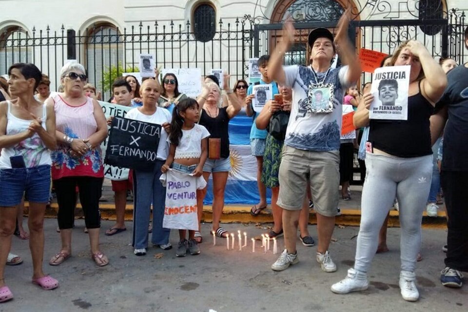 Los ciudadanos de Zárate marcharon hoy, a una semana del crimen de Báez.  (Fuente: Bernardino Avila)