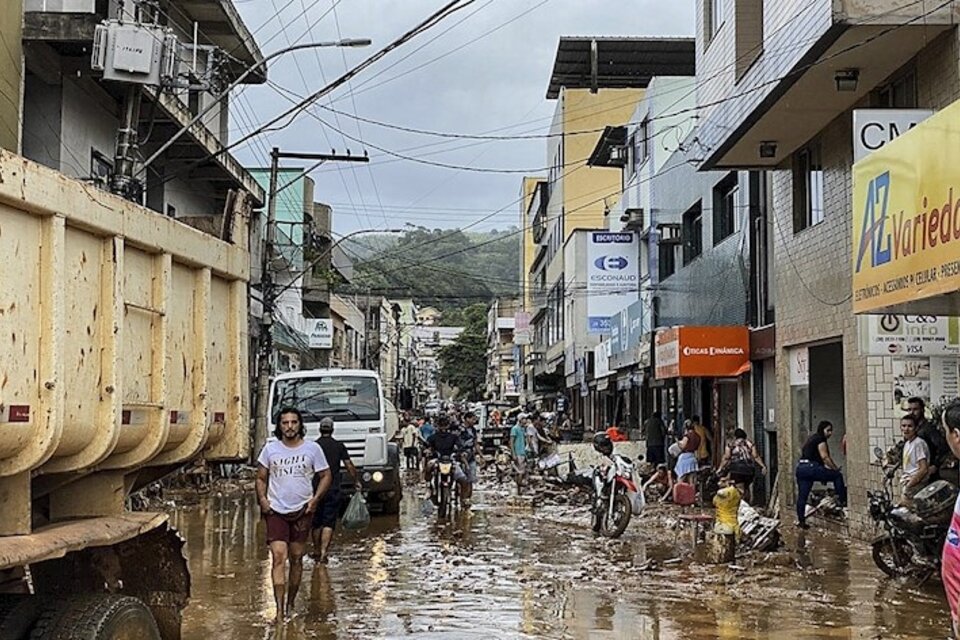 Una imagen de la desolación en Belo Horizonte por el temporal.  (Fuente: EFE)