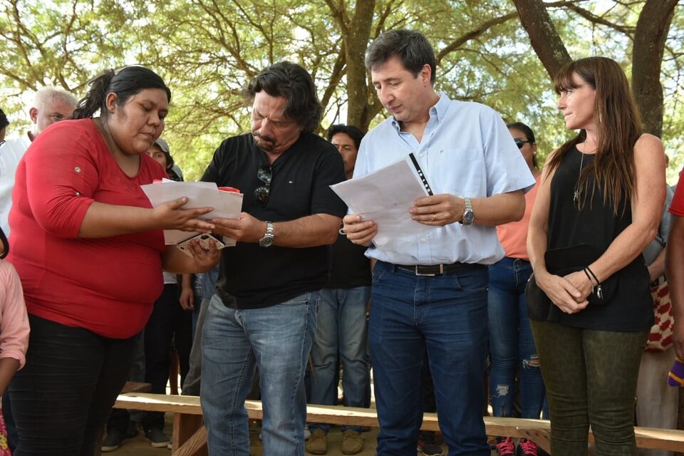 Arroyo durante su visita a Salta junto al gobernador Gustavo Sáenz.