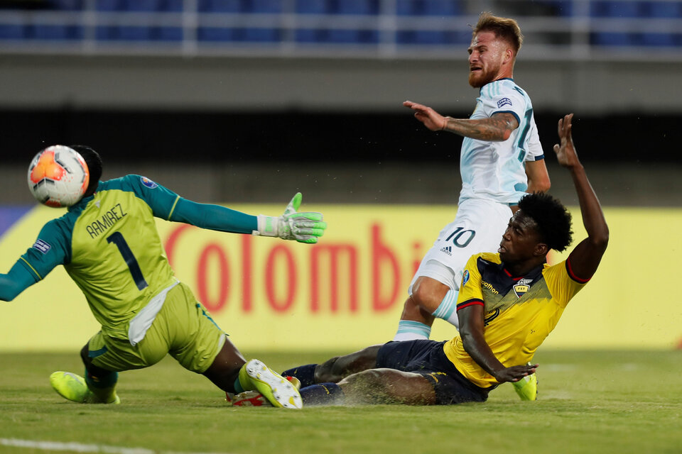 Alexis Mac Allister palpita el 1-0 para la Argentina. (Fuente: EFE)