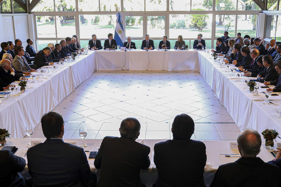 El presidente Macri junto al canciller Jorge  Faurie presentando el pre acuerdo Mercosur-Unión Europea.