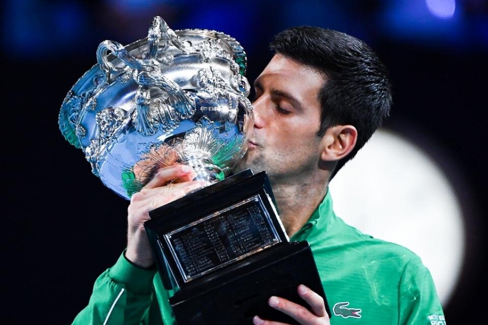 Djokovic levanta el trofeo en Australia (Fuente: AFP)