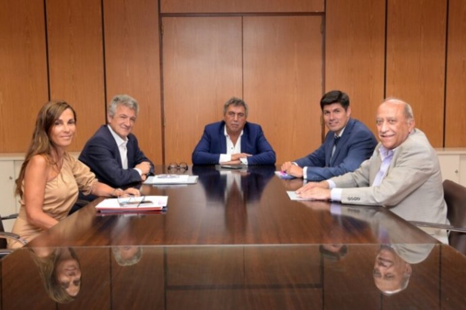 Claudio Ambrosini en el centro.