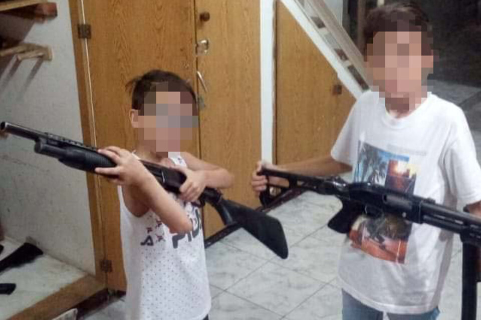 Los hijos de Ribnikov, en una de las fotos que subió a la red social.  (Fuente: Télam)