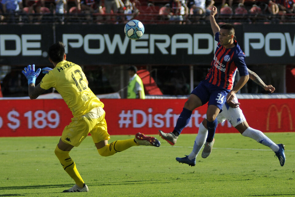 Palacios ya conectó el centro de Ángel Romero para abrir el marcador. (Fuente: Julio Martín Mancini)