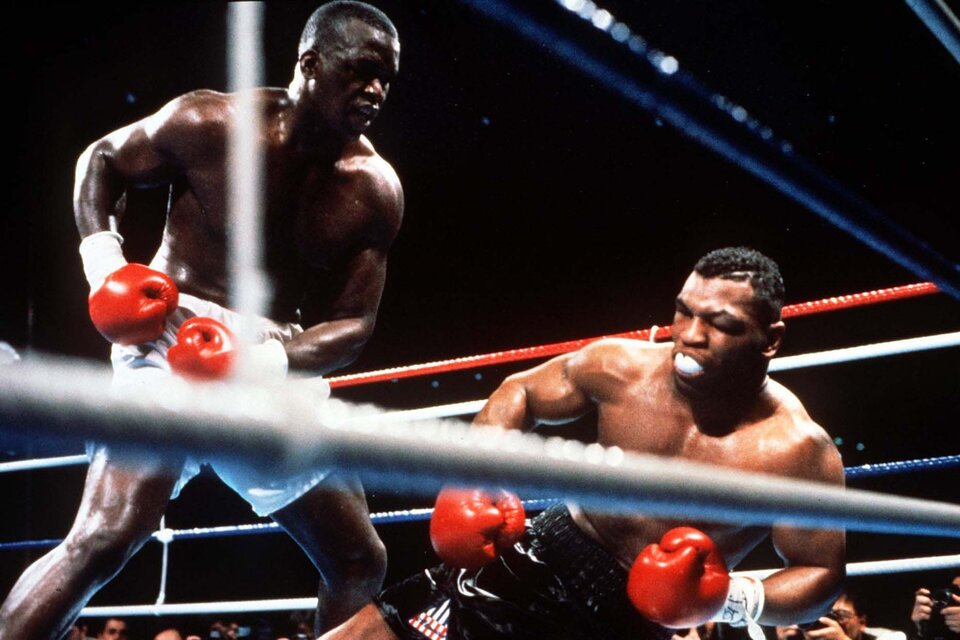 En Tokio, Tyson pegó primero, pero Douglas lo hizo más fuerte. (Fuente: Télam)