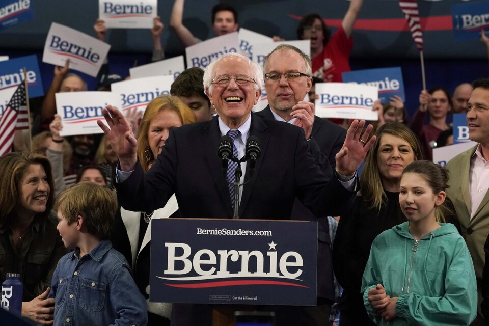Sanders y Buttigieg toman ventaja en una carrera demócrata que no da respiro  (Fuente: AFP)