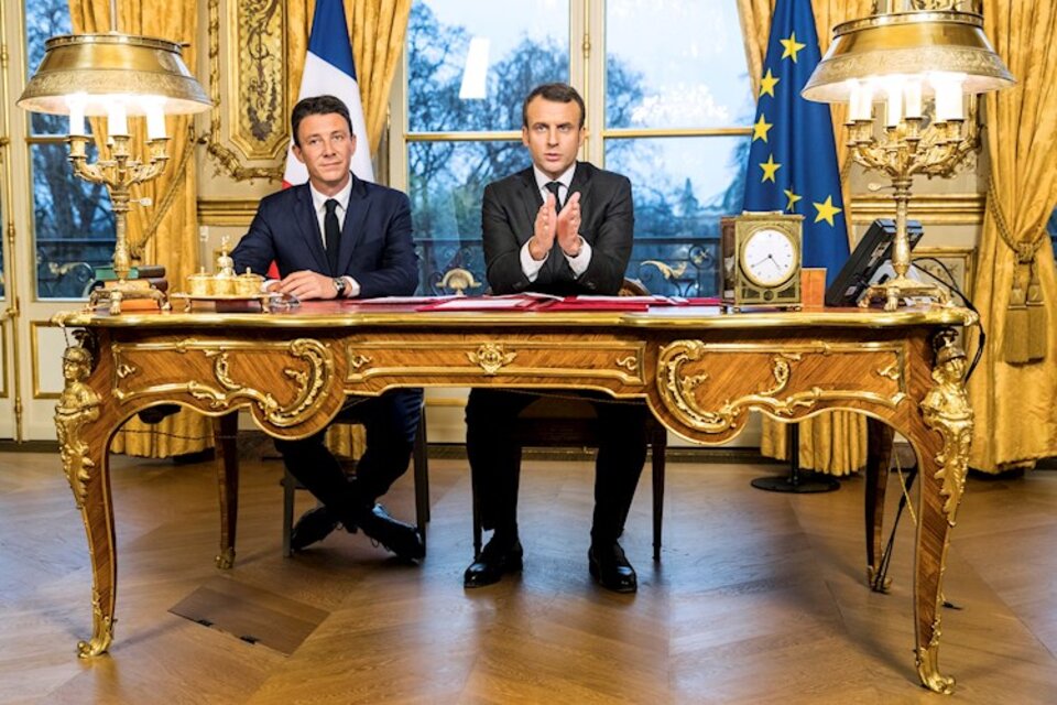 Griveaux (izquierda) junto al presidente Macron, a fines de 2017.  (Fuente: EFE)