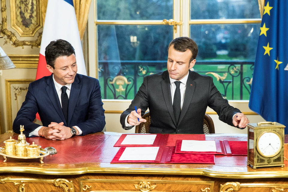 Un video porno voltea a un candidato clave de Macron en Francia (Fuente: AFP)