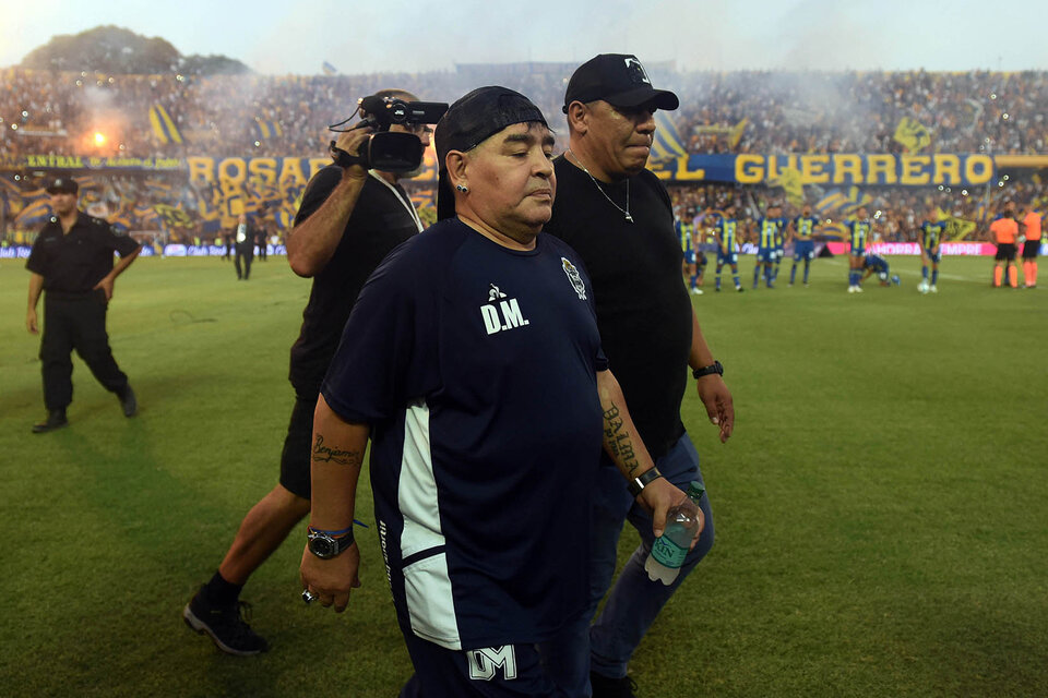 La llegada de Maradona a Arroyito generó mucho drama en la previa. (Fuente: Télam)