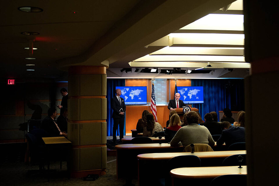 Elliot abrams  se explaya sobre las sanciones en una conferencia de prensa el martes en el Departamento de Estado en Washington. (Fuente: AFP)