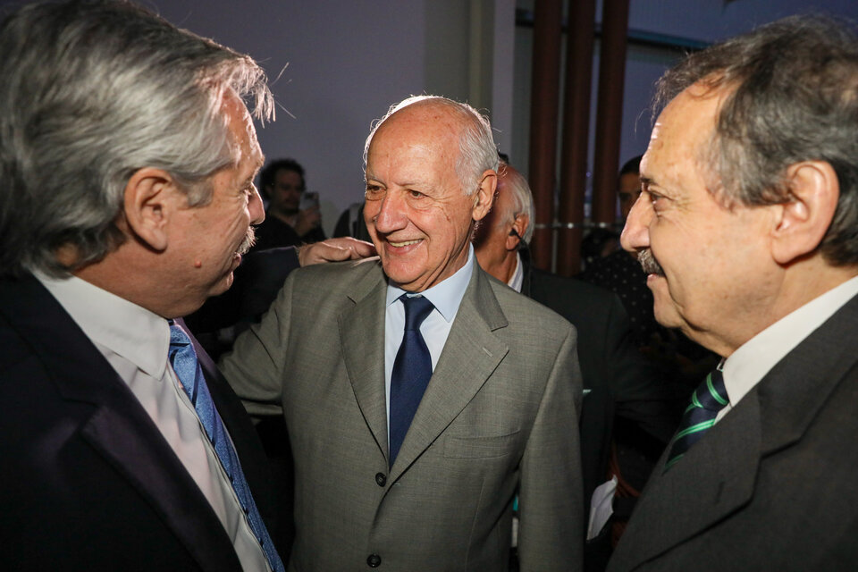 El Presidente junto a Roberto Lavagna y Ricardo Alfonsín. (Fuente: Presidencia)