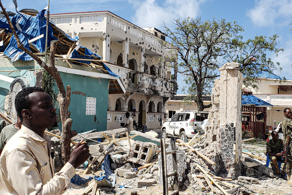 Lo que quedó del hotel Medina de Kismayo después del ataque terrorista. (Fuente: AFP)