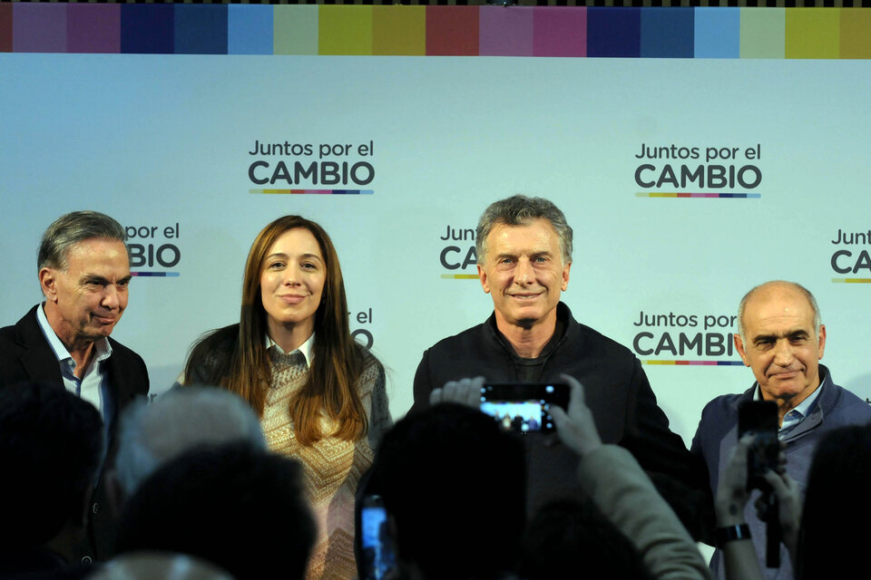 Miguel Angel Pichetto y María Eugenia Vidal compartieron escenario en Tolosa junto a Mauricio Macri y Daniel Salvador. (Fuente: Télam)