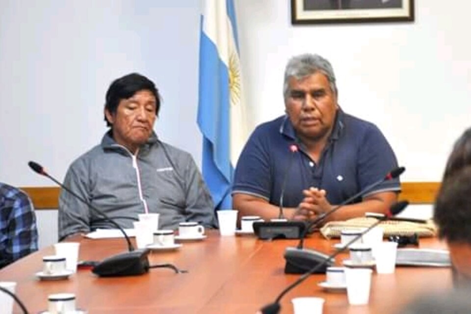 Joselito Rojas, cacique fallecido por dengue en octubre de 2019, junto a Isidro Segundo, referente chorote de El Cruce.