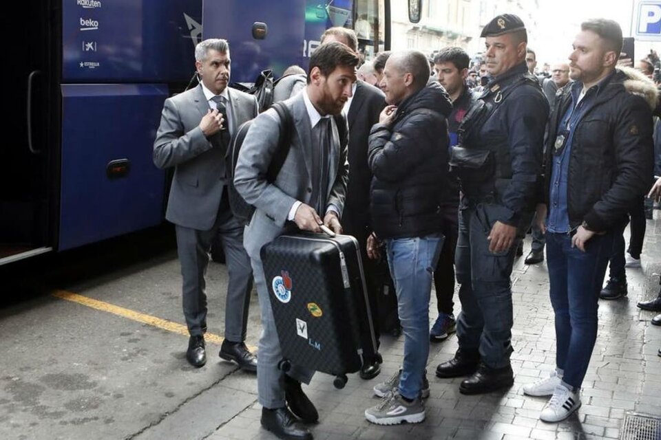 Messi captó la atención de todos al llegar a Nápoles. (Fuente: Prensa Barcelona)
