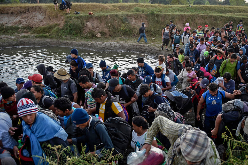 Trump prohibe entrar a los migrantes pobres (Fuente: AFP)