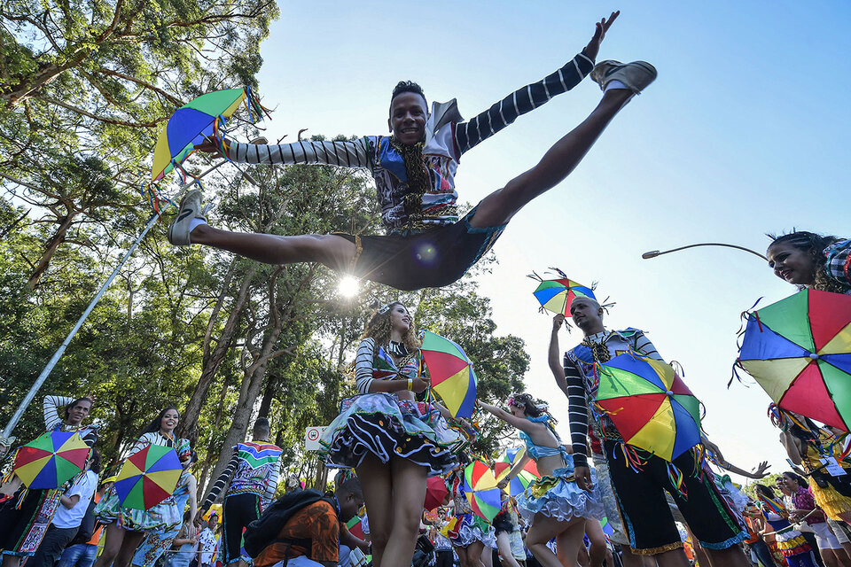 Carnaval callejero en una plaza de San Pablo, Brasil. (Fuente: AFP)