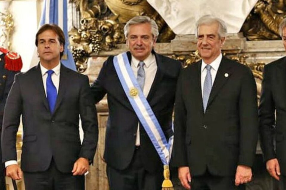 Alberto Fernández junto a Lacalle ou y Tabaré Vázquez el día de la jura.