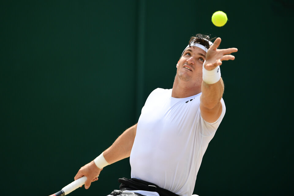 Gustavo Fernández, primer singlista argentino de la historia en consagrarse en Wimbledon. (Fuente: AFP)
