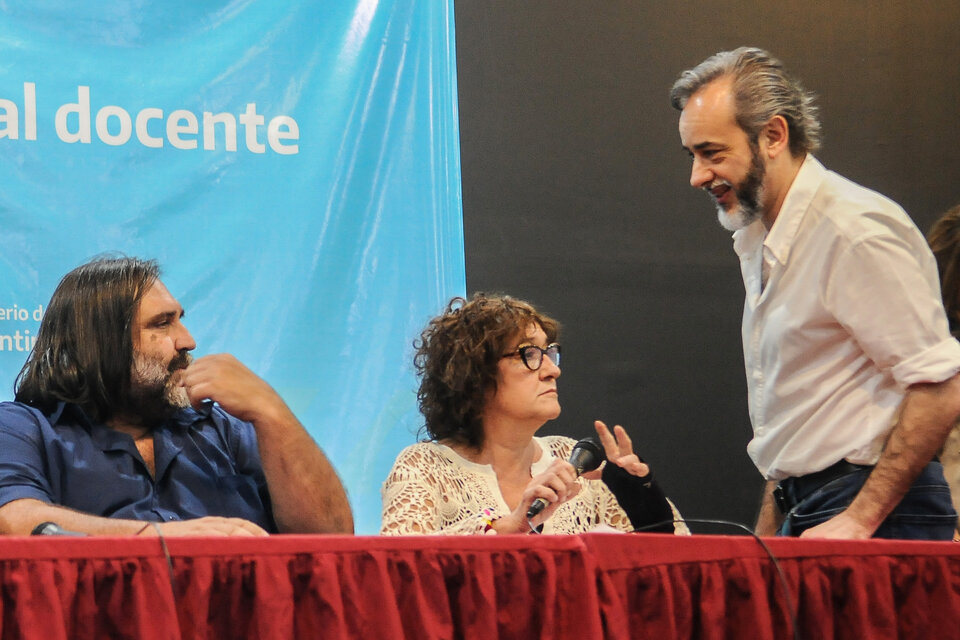 Eduardo López de UTE junto a Sonia Alesso de Ctera y Roberto Baradel de Suteba. (Fuente: Guadalupe Lombardo)
