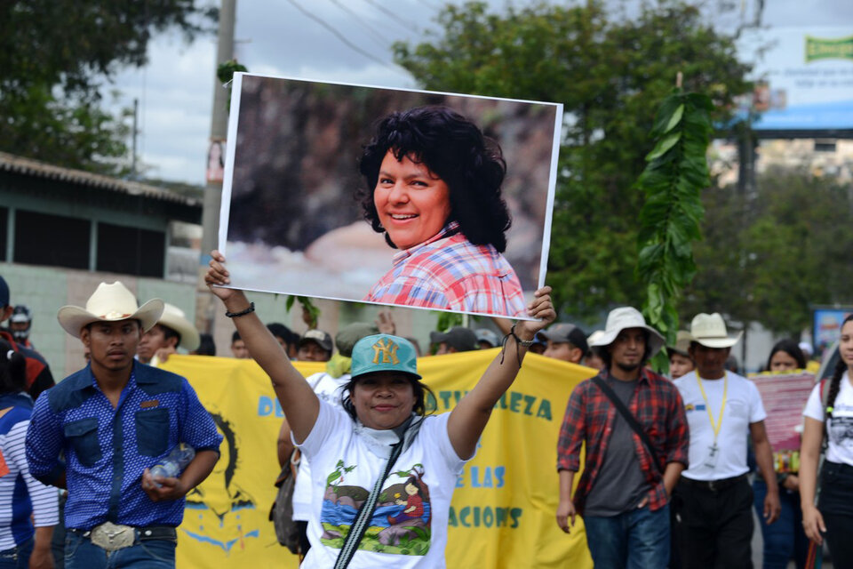 1."Berta no sólo era la coordinadora, sino que era una estratega, una persona que representaba mucho." 2.Berta Zuñiga, sucesora de su madre.  (Fuente: AFP)