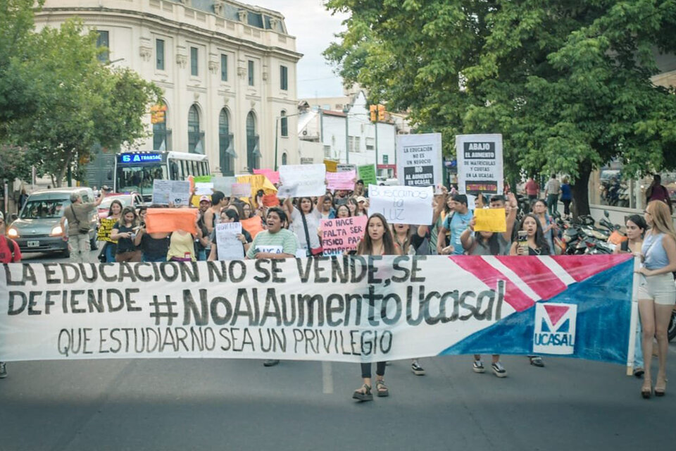 Una de las movilizaciones por la ciudad de Salta (Fuente: Gentileza de Luciano Perdiguero)