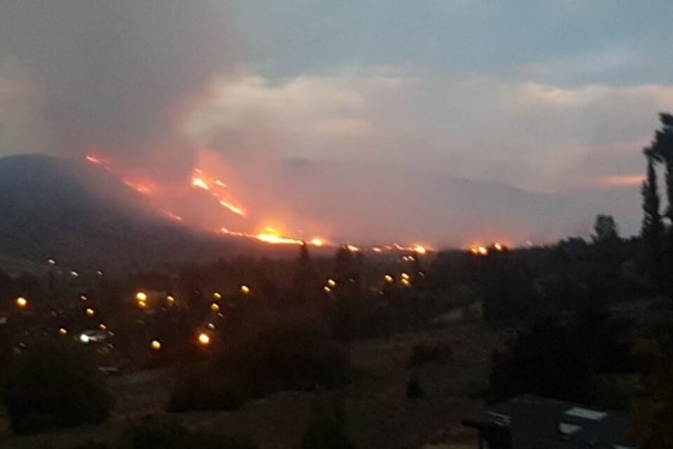 Incendio en Esquel: siguen los trabajos para apagar el fuego (Fuente: SINAGIR, Ministerio de Seguridad)