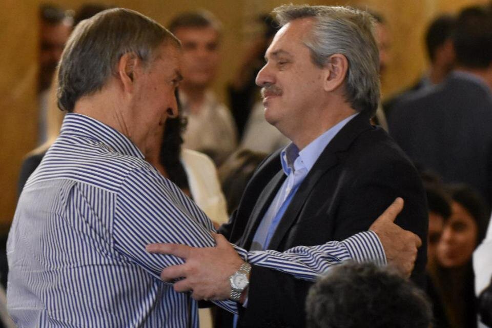 Juan Schiaretti y Alberto Fernández en el homenaje a José Manuel De la Sota que se realizó en septiembre pasado.