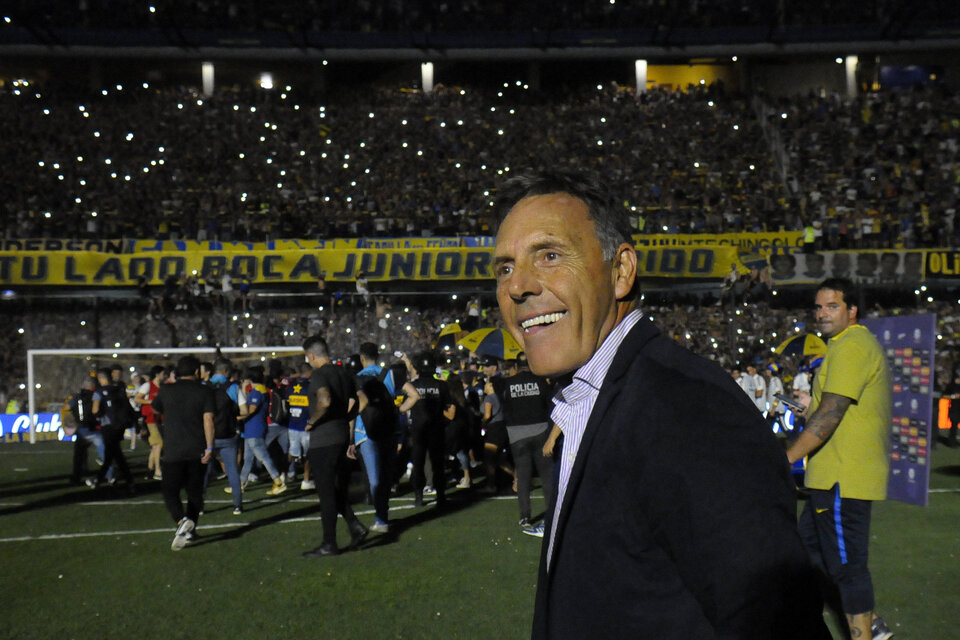 Miguel Russo, feliz tras la obtención de la Superliga. (Fuente: Twitter Boca Juniors)
