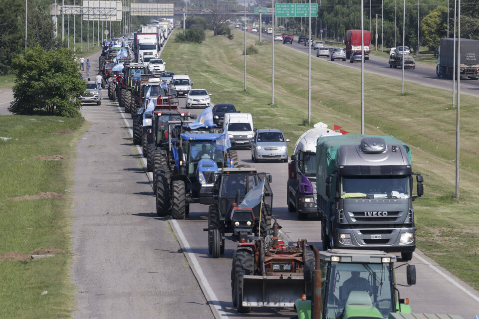 Tractorazo en las rutas de Córdoba. CRA calienta el clima en contra del gobierno. 