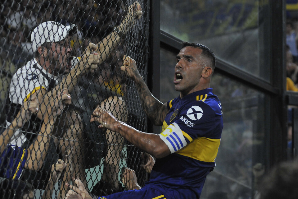 Carlos Tevez festeja el gol que le dio la victoria a Boca sobre Gimnasia. (Fuente: Julio Martín Mancini)