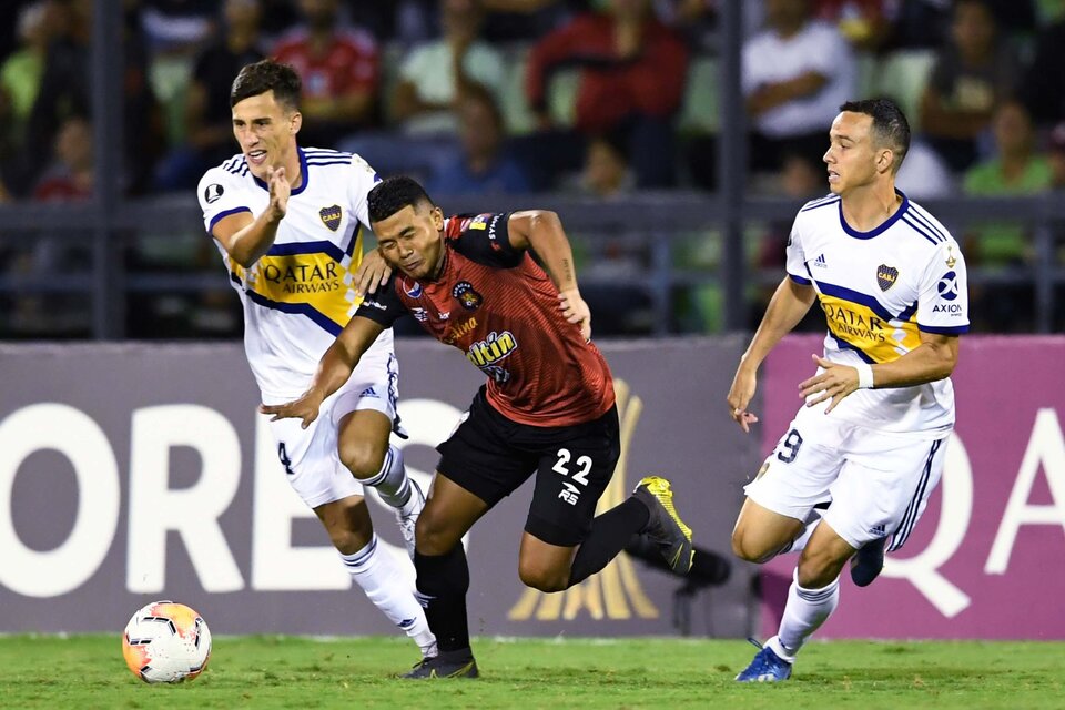 Capaldo y Jara, titulares en el debut en Venezuela. (Fuente: Télam)