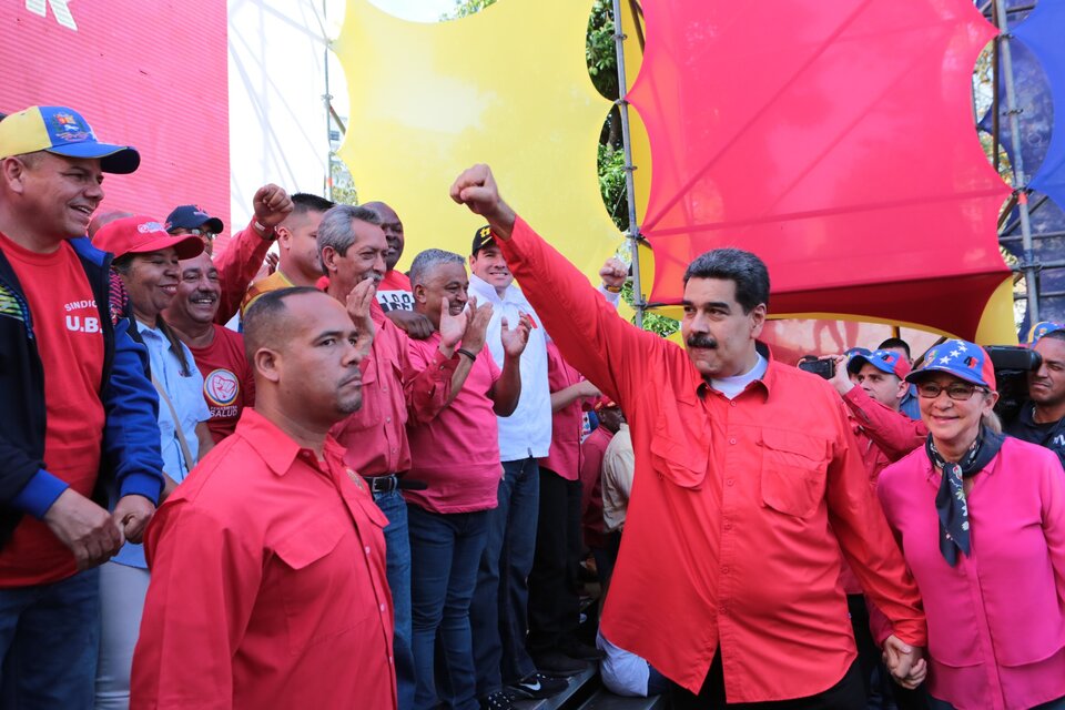 Maduro ante sus adherentes, esta tarde en Caracas. 