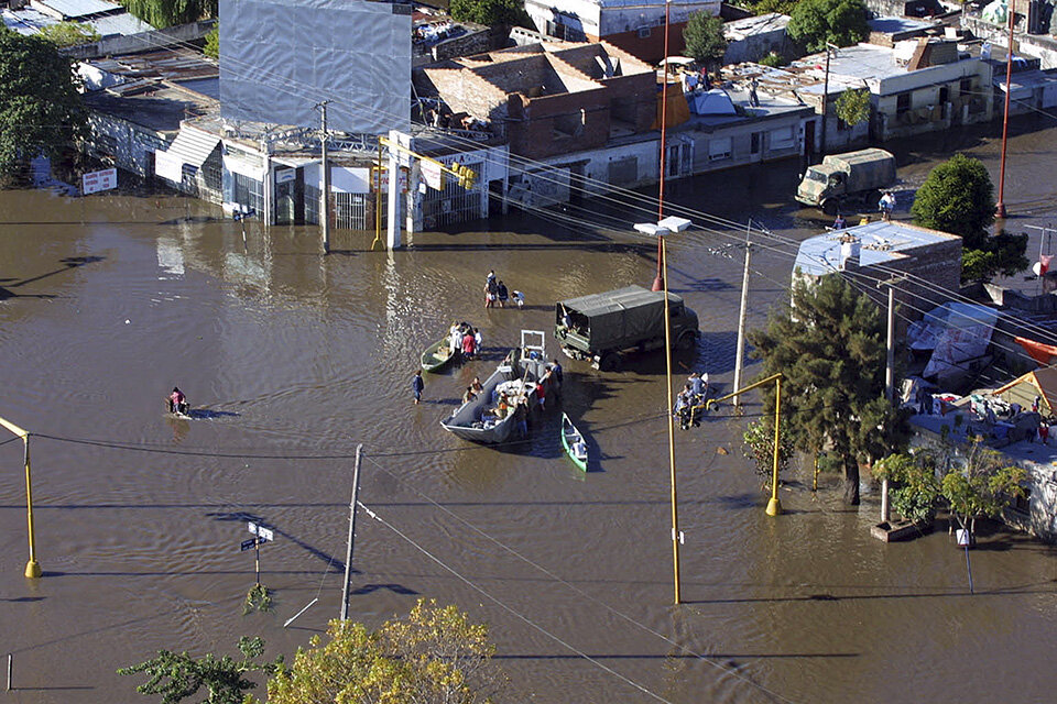 La inundación dejó más de 130.000 damnificados y un tercio de la ciudad de Santa Fe bajo agua. 