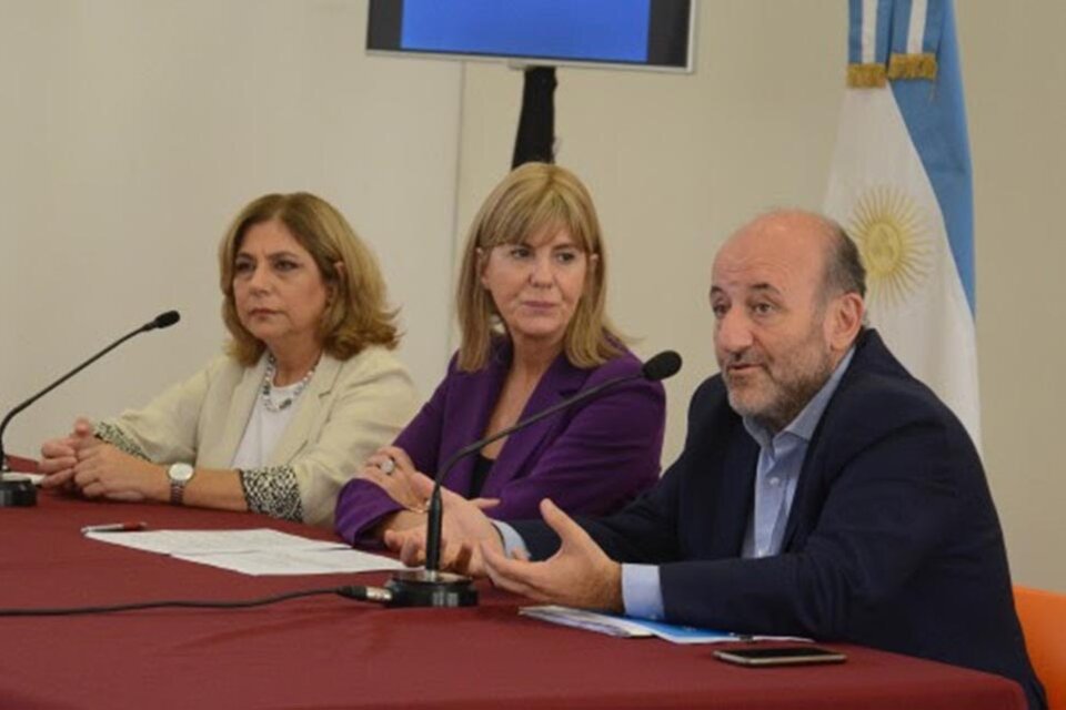 Rodenas con Caruna y la secretaría de Salud provincial.