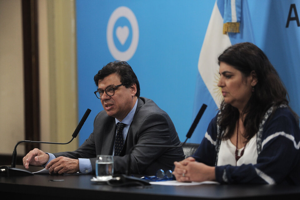 El ministro de Trabajo, Claudio Moroni junto a la secretaria de Empleo Público, Ana Castellani. (Fuente: NA)