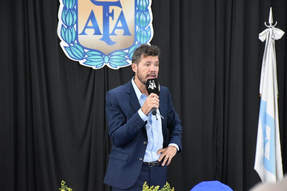 El presidente de San Lorenzo, quedó también al frente de la Superliga.