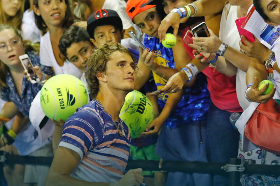 Zverev, rodeado de espectadores. (Fuente: Prensa ATP)