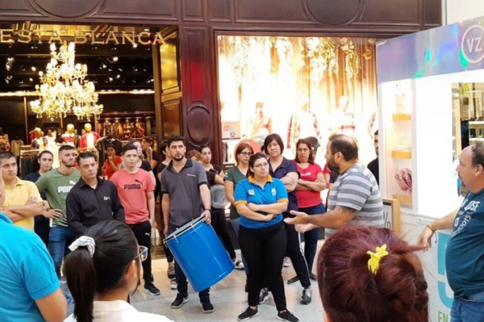 Los trabajadores protestaron en todos los shoppings.