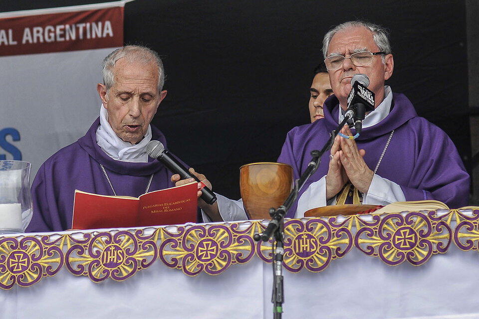 Los obispos Mario Poli y Oscar Ojea llaman a ser solidarios con los más pobres en el marco de la pandemia. (Fuente: Adrián Pérez)