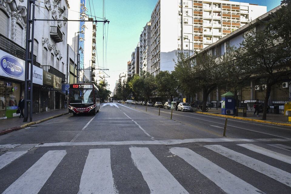 Cuarentena en las calles de la capital provincial (Fuente: Télam)