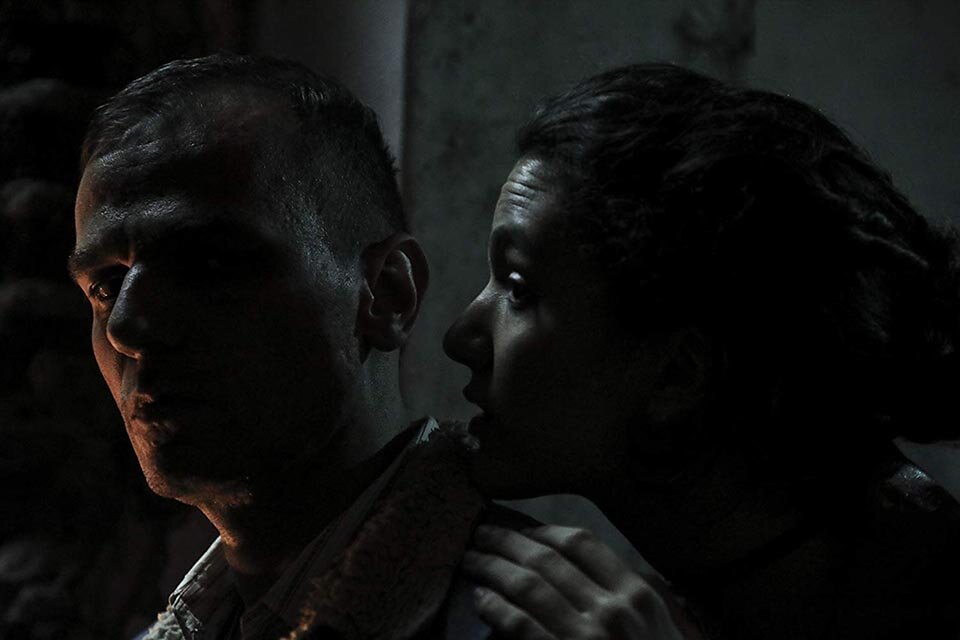 La trama gira en torno al ex policía Román Maidana protagonizado por Lautaro Delgado Tymruk. 