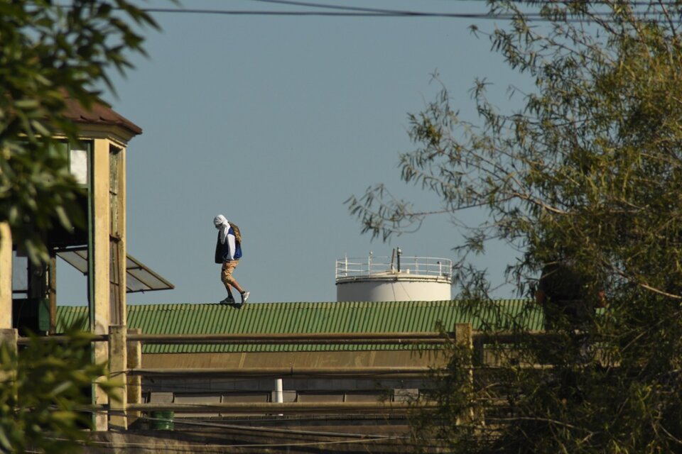 La cárcel impone la peor de las cuarentenas | Motin... | Página12